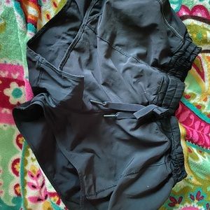 black lululemon shorts 2.5